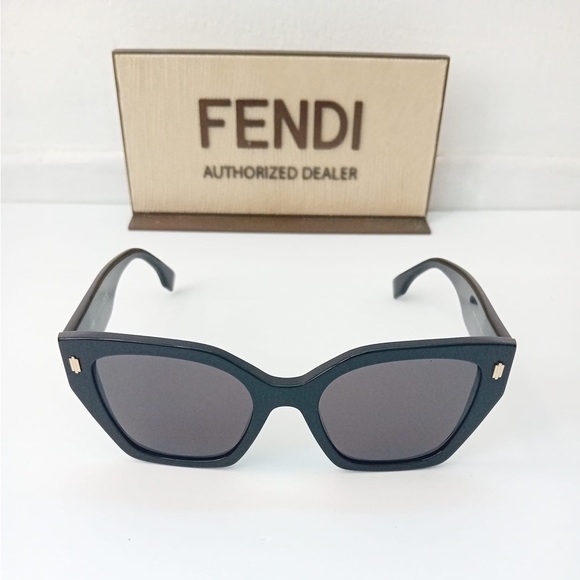 Fendi Smoke Cat Eye Ladies Sunglasses FE40070I 01A - Picture 5 of 9